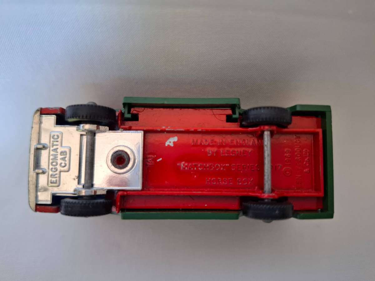 Vintage Lesney Diecast No. 17 Horse Box - In good condition