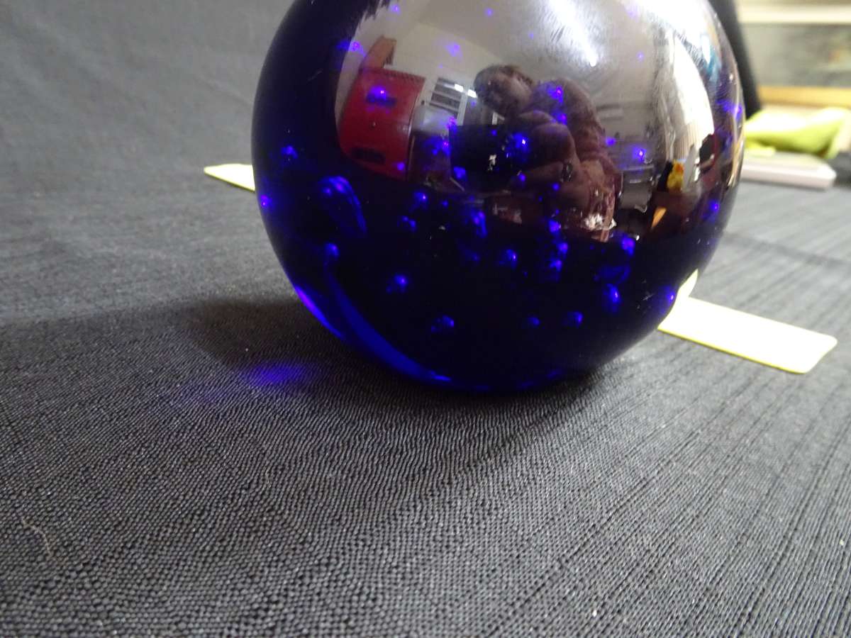 Beautifull Vintage Cobalt Blue Paperweight with Small Bubbles - Good condition