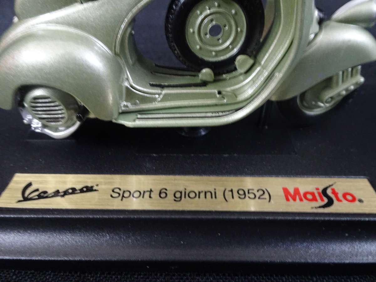 Vespa Scooter Sport 6 Giorni (1952) Maisto - Scale: 1:18 - Made In China