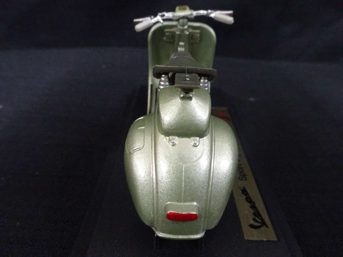 Vespa Scooter Sport 6 Giorni (1952) Maisto - Scale: 1:18 - Made In China