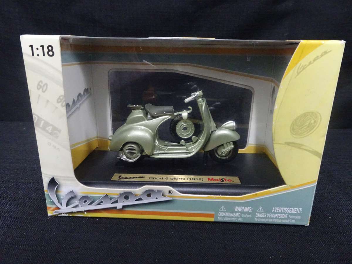Vespa Scooter Sport 6 Giorni (1952) Maisto - Scale: 1:18 - Made In China