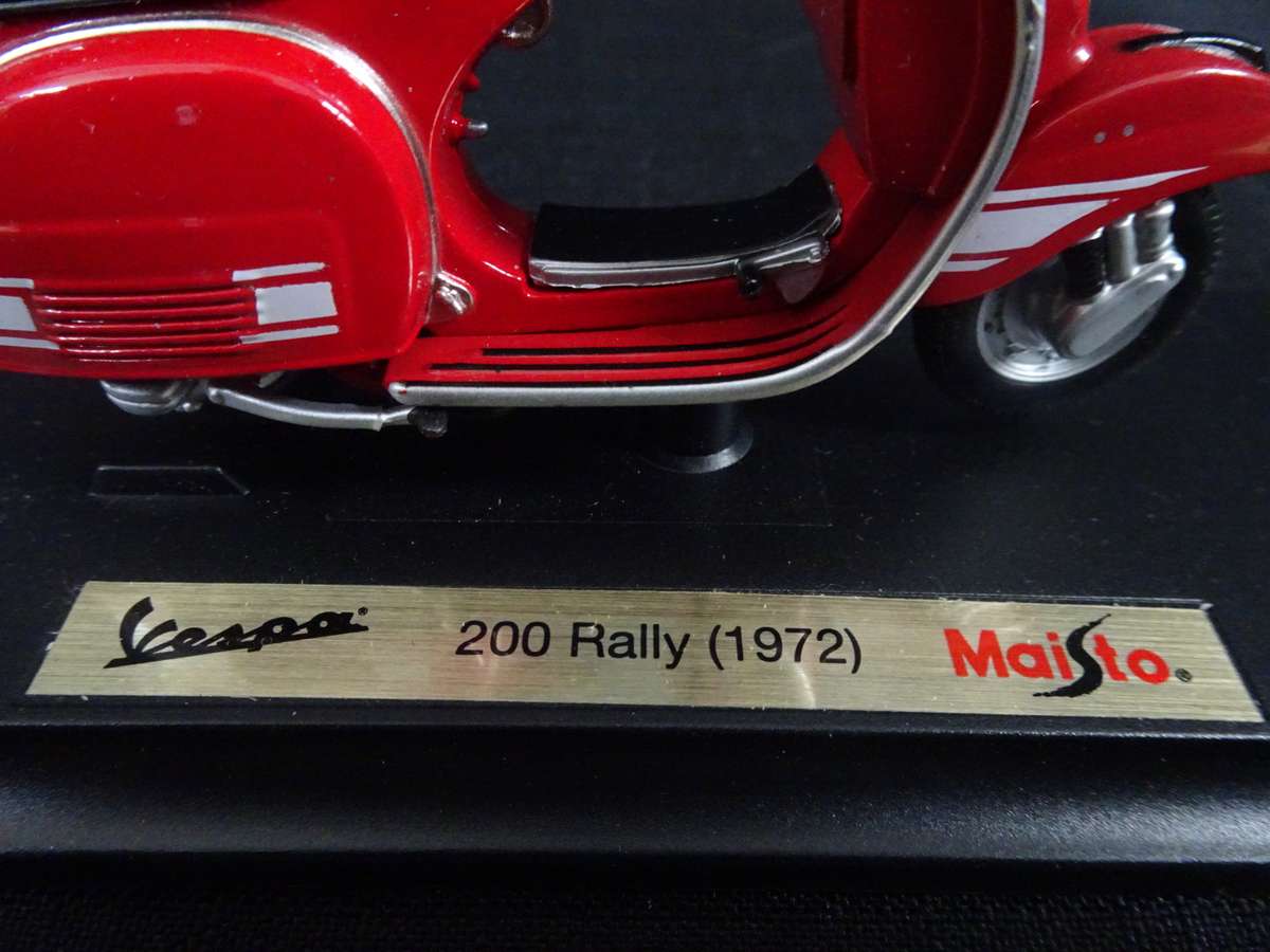 Vespa Scooter 200 Rally (1972) Maisto - Scale: 1:18 - Made In China