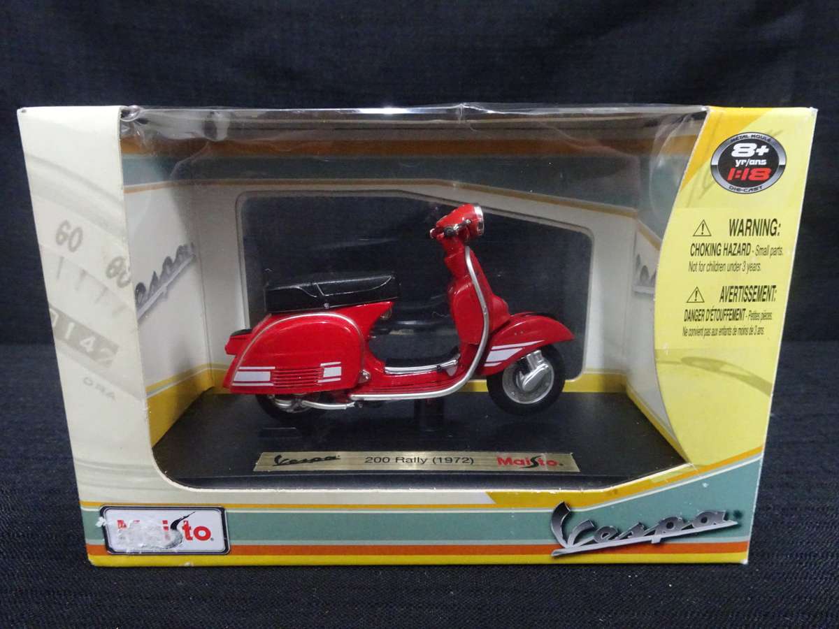 Vespa Scooter 200 Rally (1972) Maisto - Scale: 1:18 - Made In China