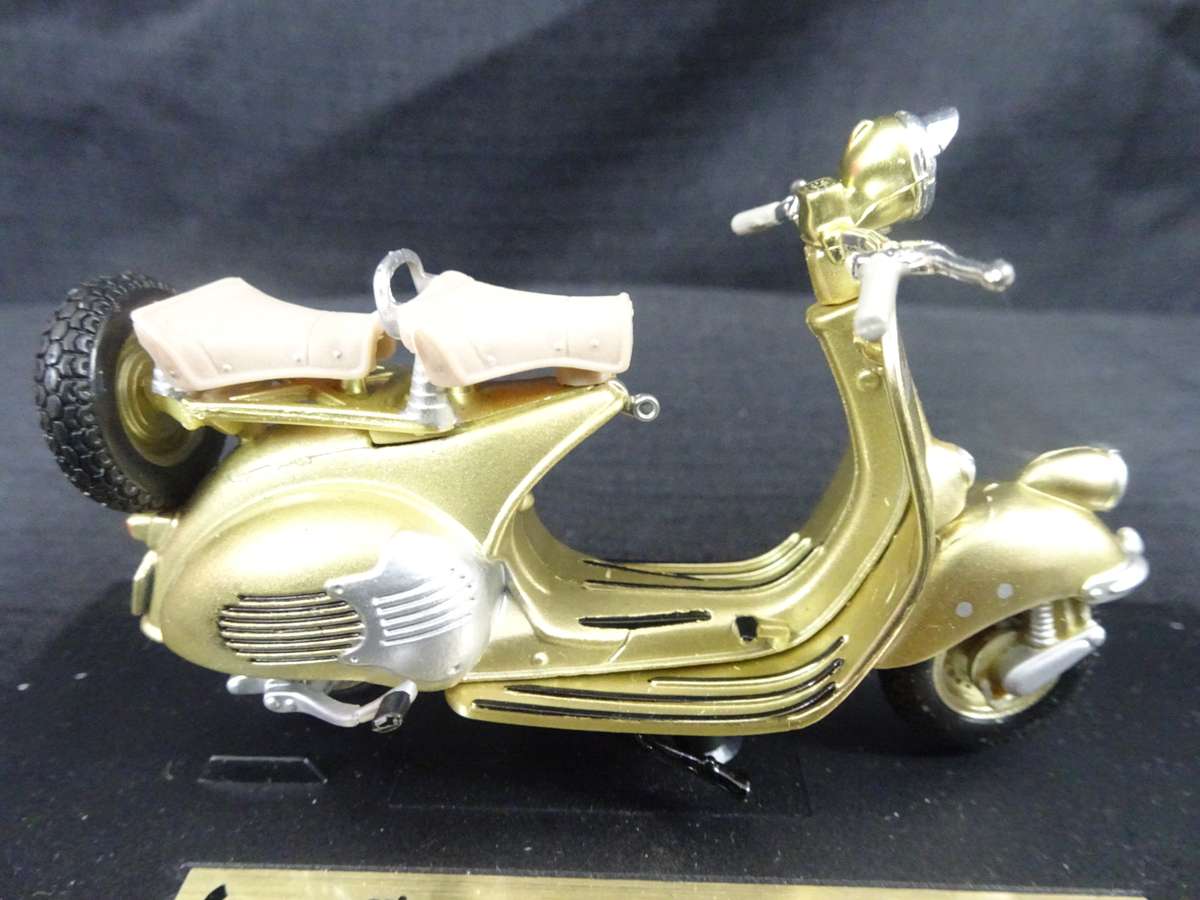 Vespa Scooter Hoffmann Konigin (1954) Maisto - Scale: 1:18 - Made In China