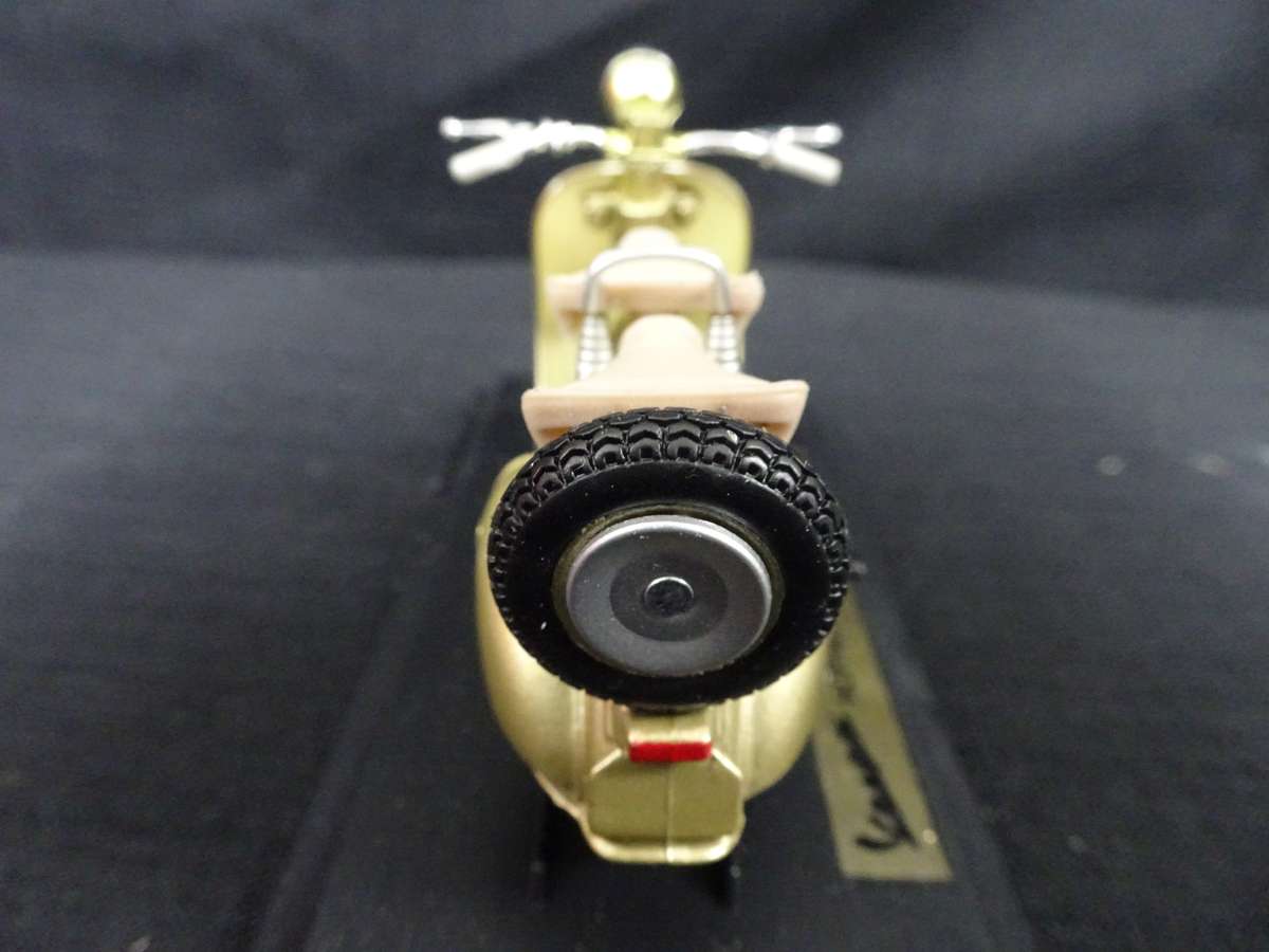 Vespa Scooter Hoffmann Konigin (1954) Maisto - Scale: 1:18 - Made In China