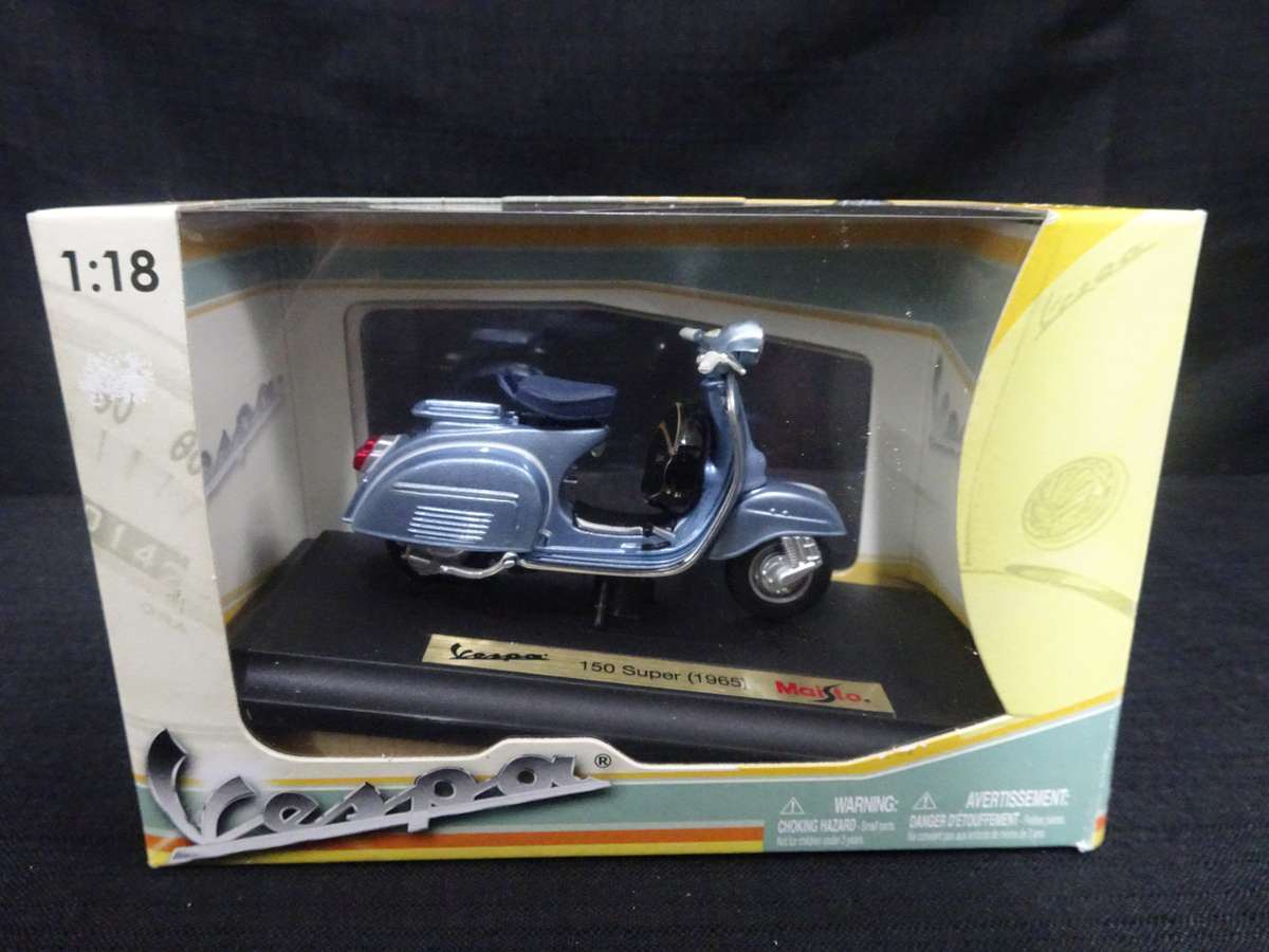 Vespa Scooter 150 Super (1965) Maisto - Scale: 1:18 - Made In China