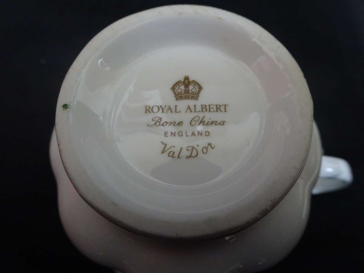 Two Beautiful Vintage Royal Albert Bone China `Val D'Or` Trios (BIDDING PER ITEM)