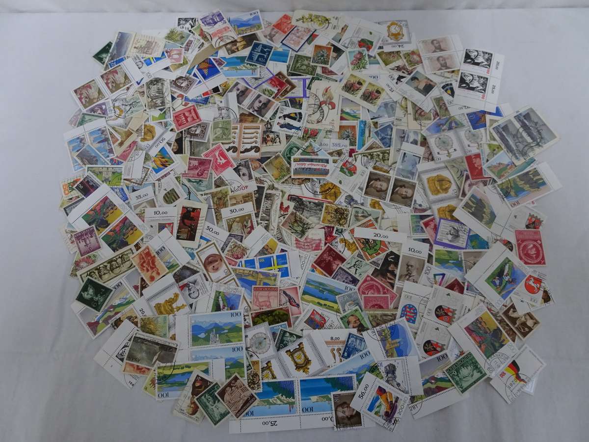 Stunning Large Collection Of Over Four Hundred Mostly German Stamps And Other - See Images