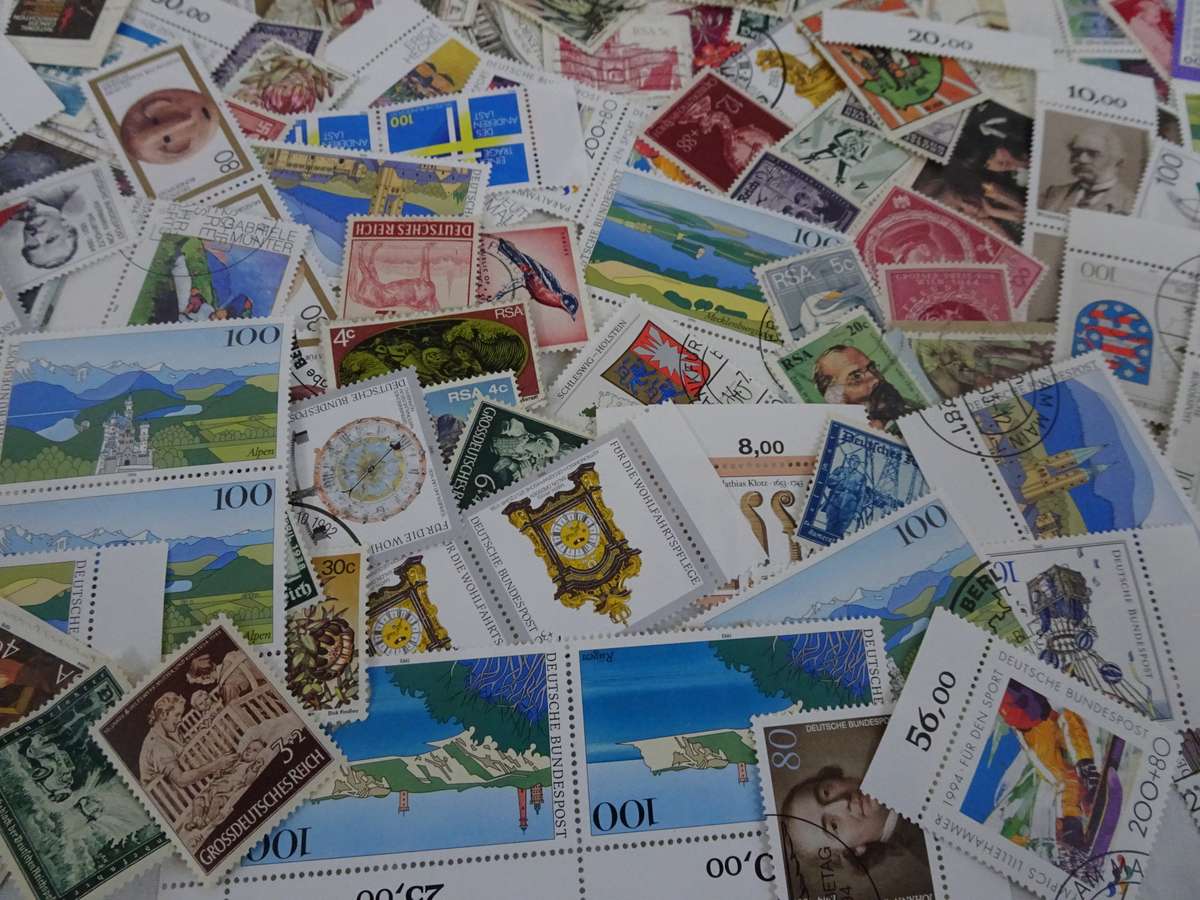Stunning Large Collection Of Over Four Hundred Mostly German Stamps And Other - See Images