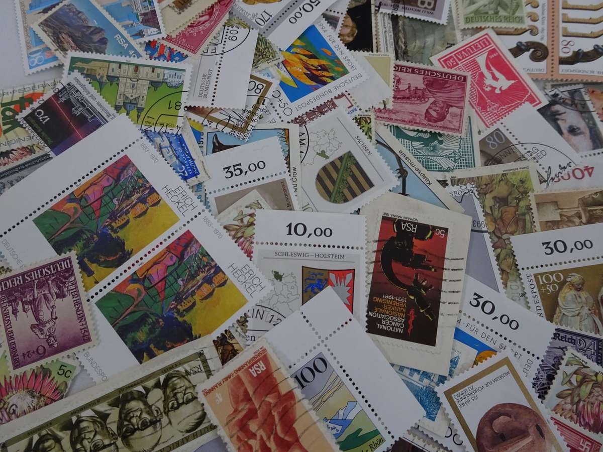 Stunning Large Collection Of Over Four Hundred Mostly German Stamps And Other - See Images