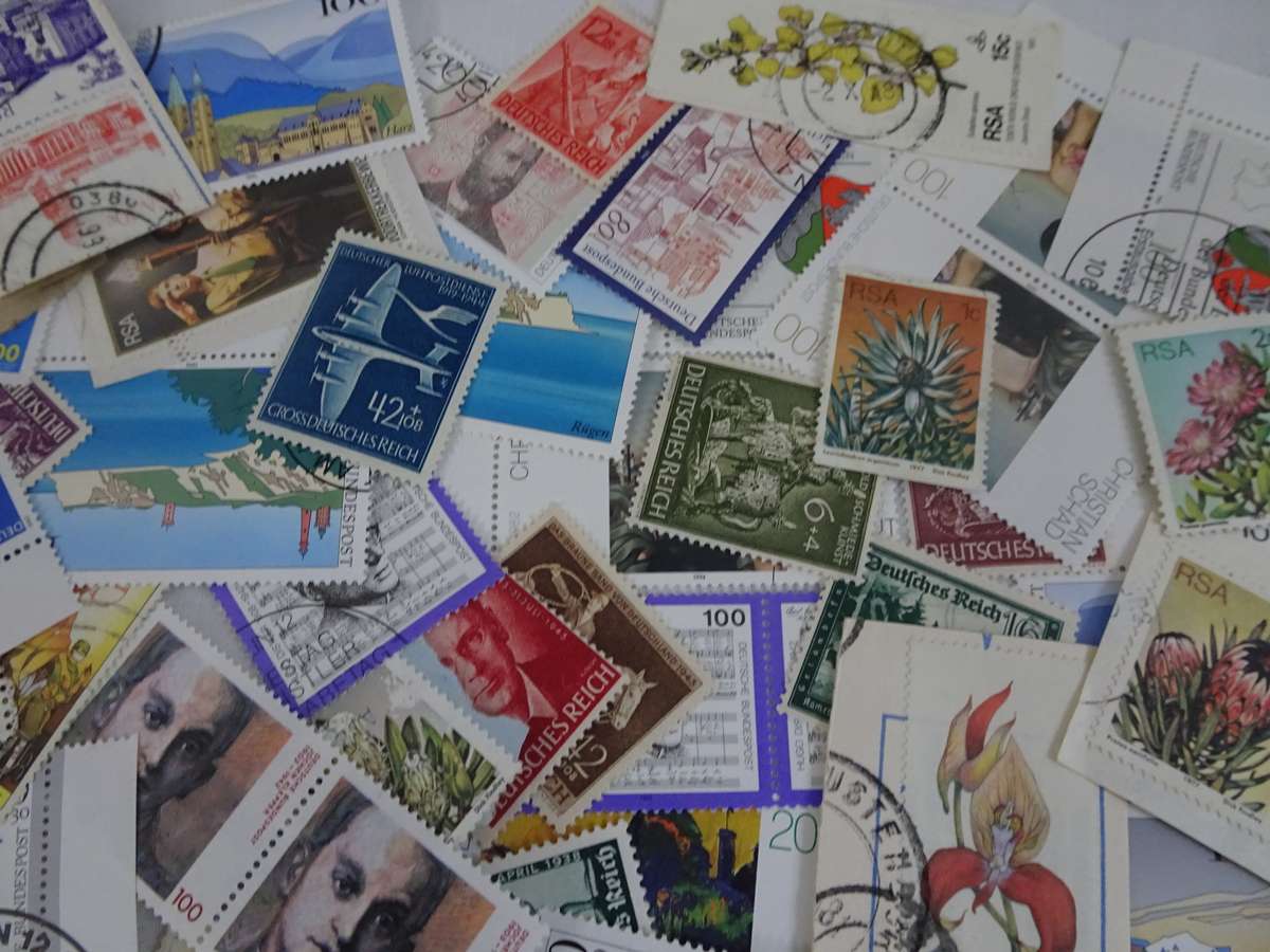 Stunning Large Collection Of Over Four Hundred Mostly German Stamps And Other - See Images