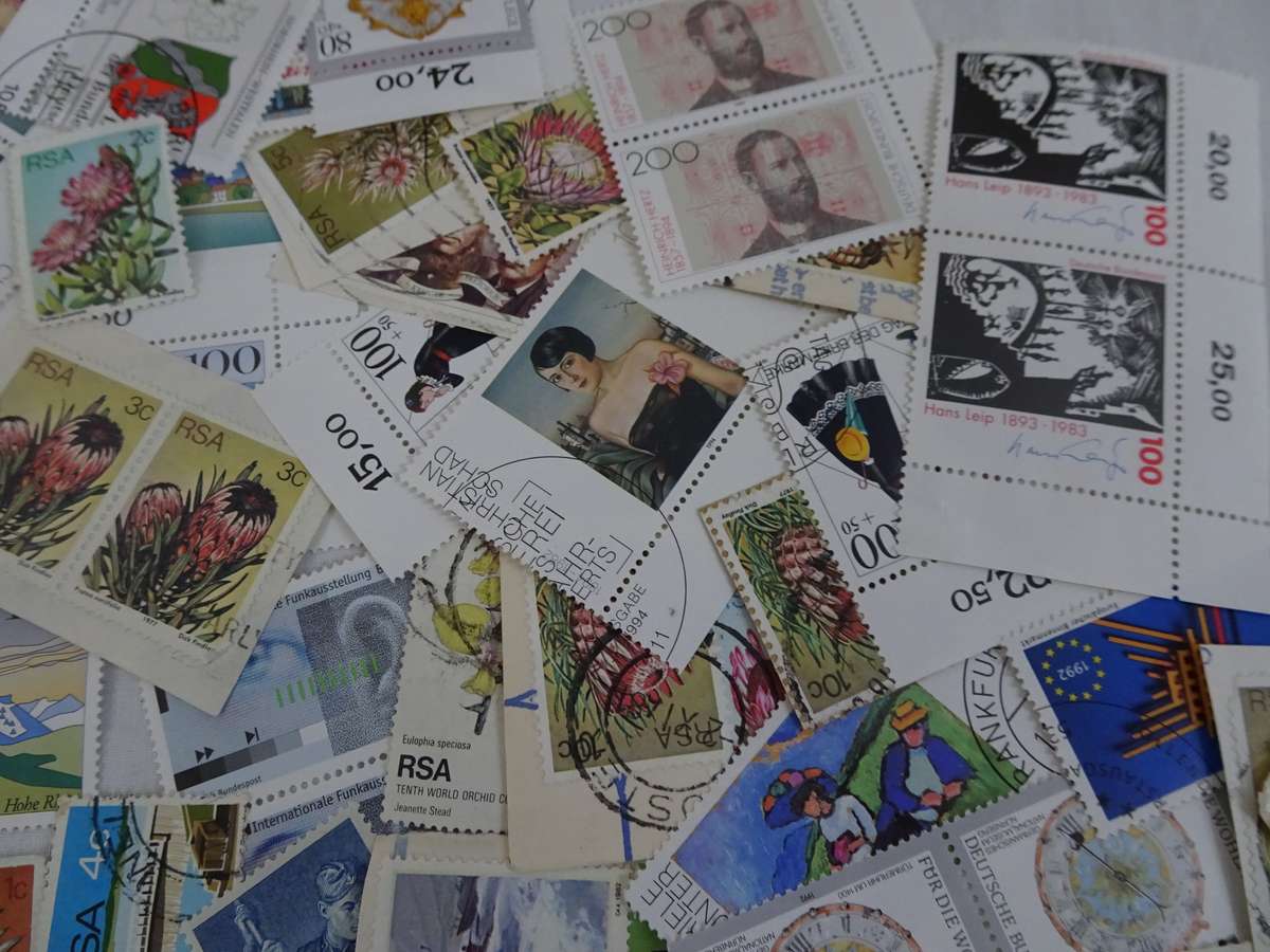 Stunning Large Collection Of Over Four Hundred Mostly German Stamps And Other - See Images