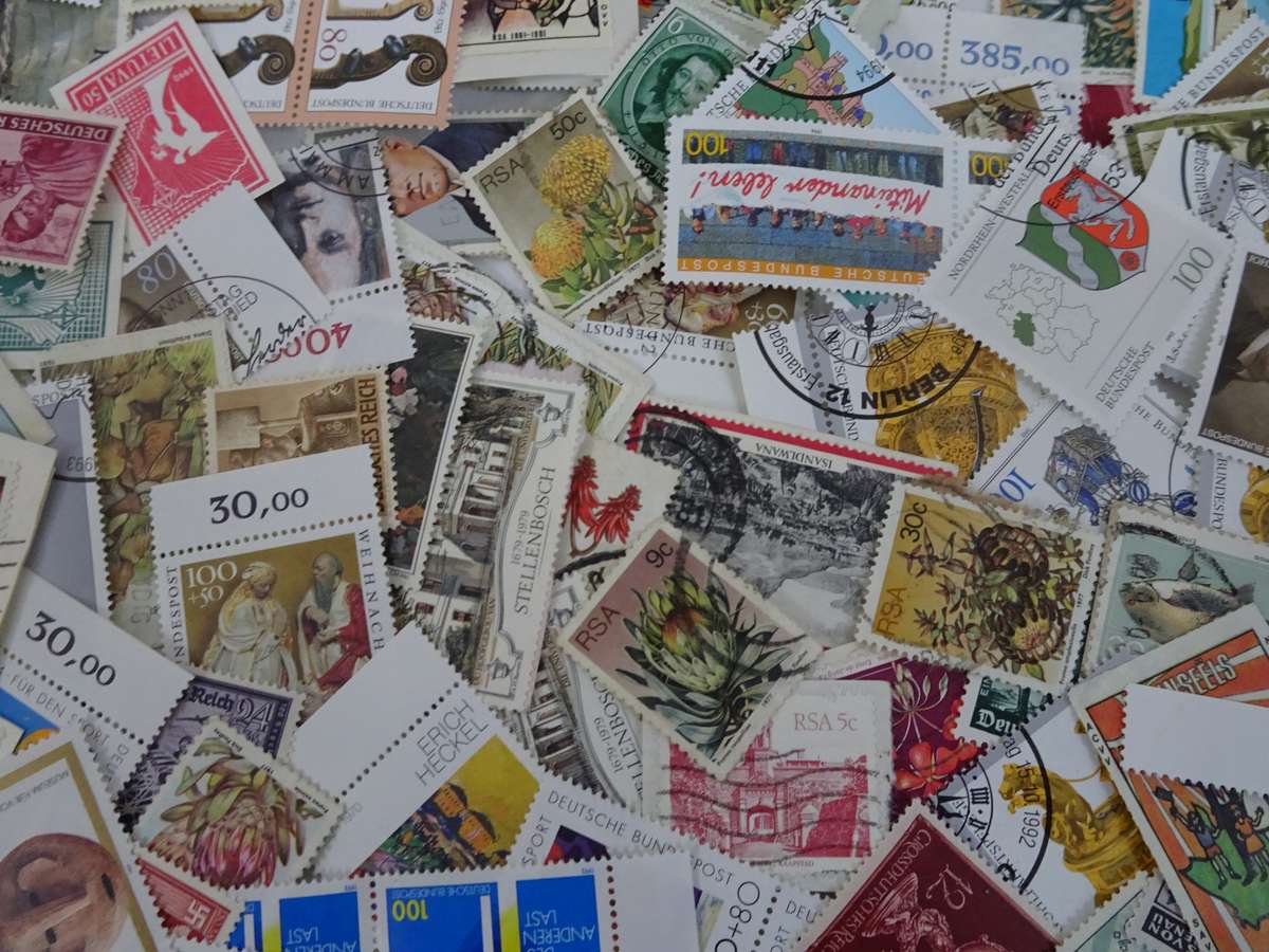 Stunning Large Collection Of Over Four Hundred Mostly German Stamps And Other - See Images