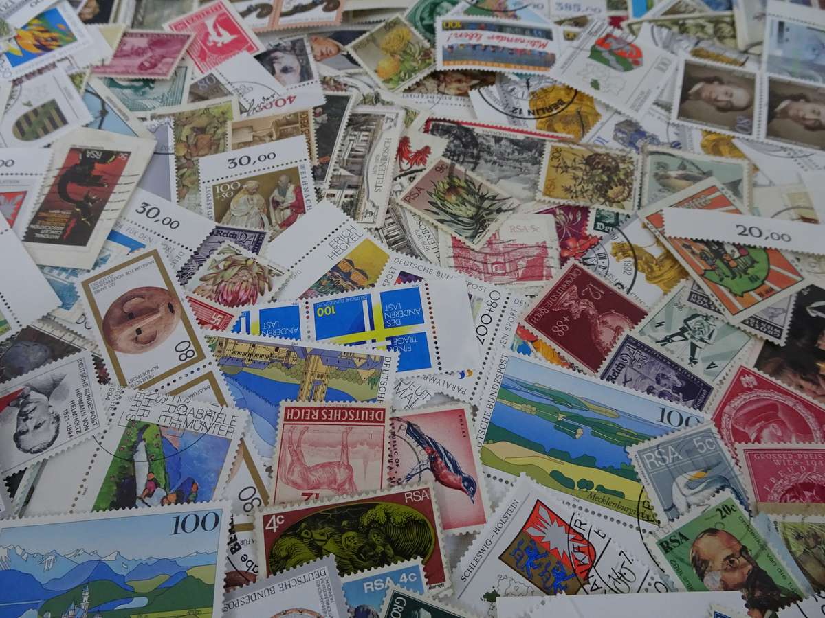 Stunning Large Collection Of Over Four Hundred Mostly German Stamps And Other - See Images