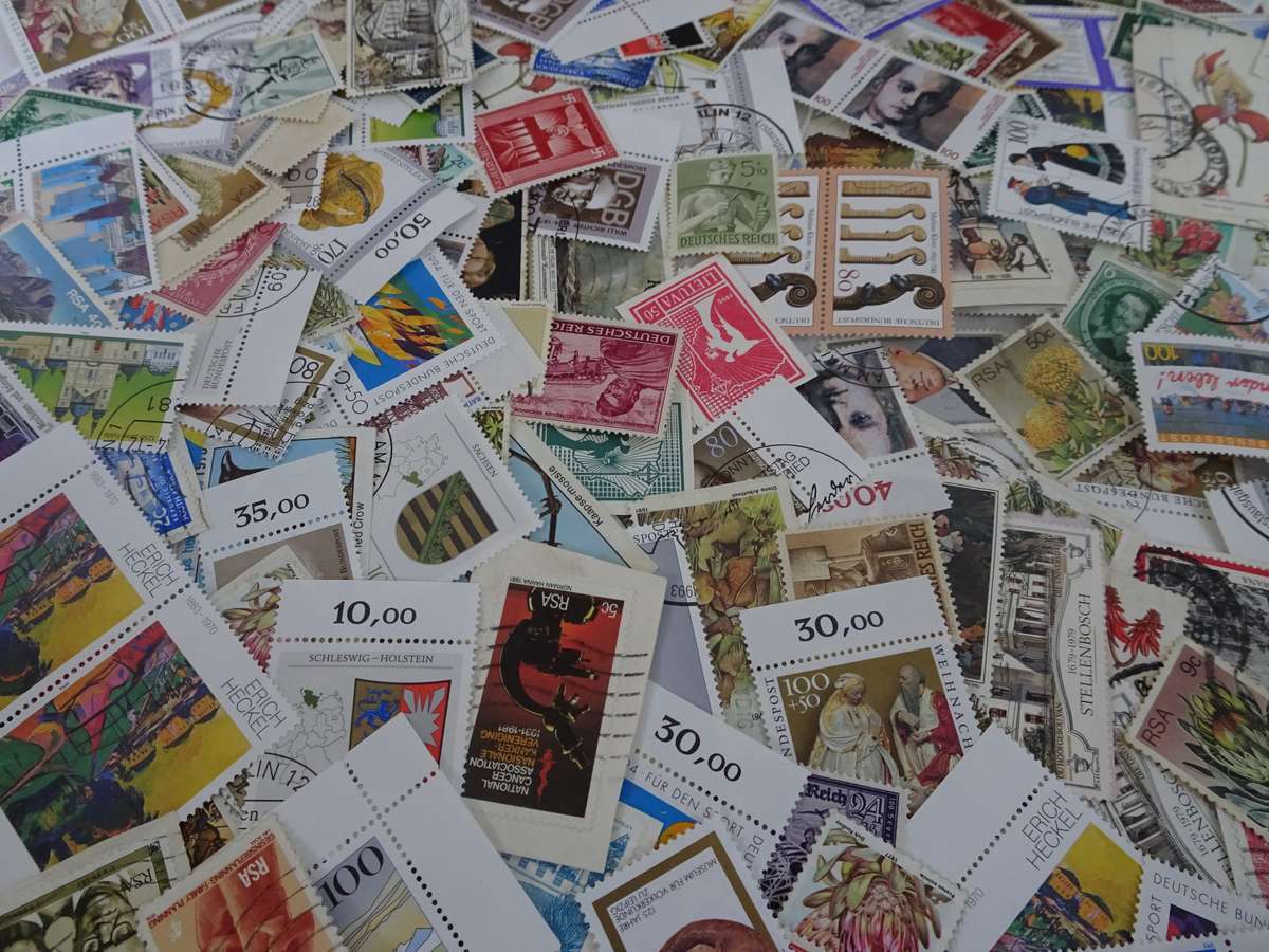 Stunning Large Collection Of Over Four Hundred Mostly German Stamps And Other - See Images
