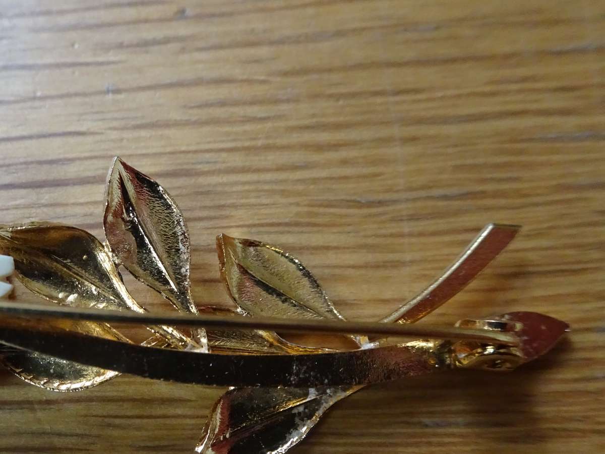 Gorgeous Carved Rose Floral Stem Brooch - In Excellent Condition