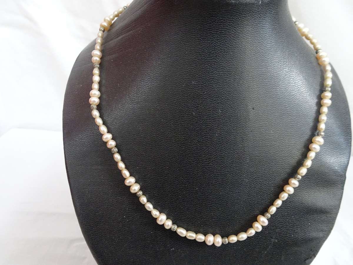 Gorgeous Vintage Fresh Water Pearl Necklace  - In Good Condition