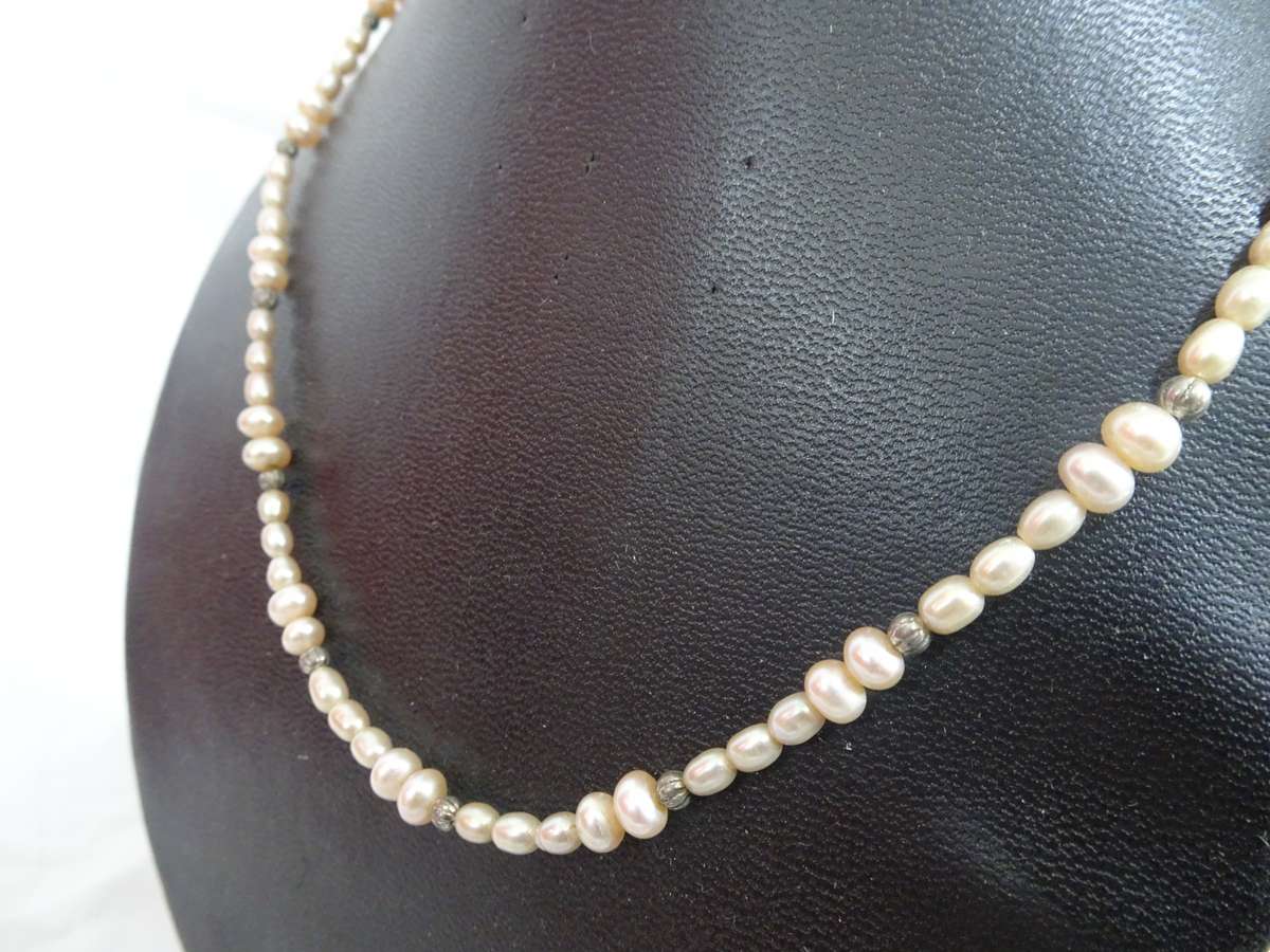 Gorgeous Vintage Fresh Water Pearl Necklace  - In Good Condition