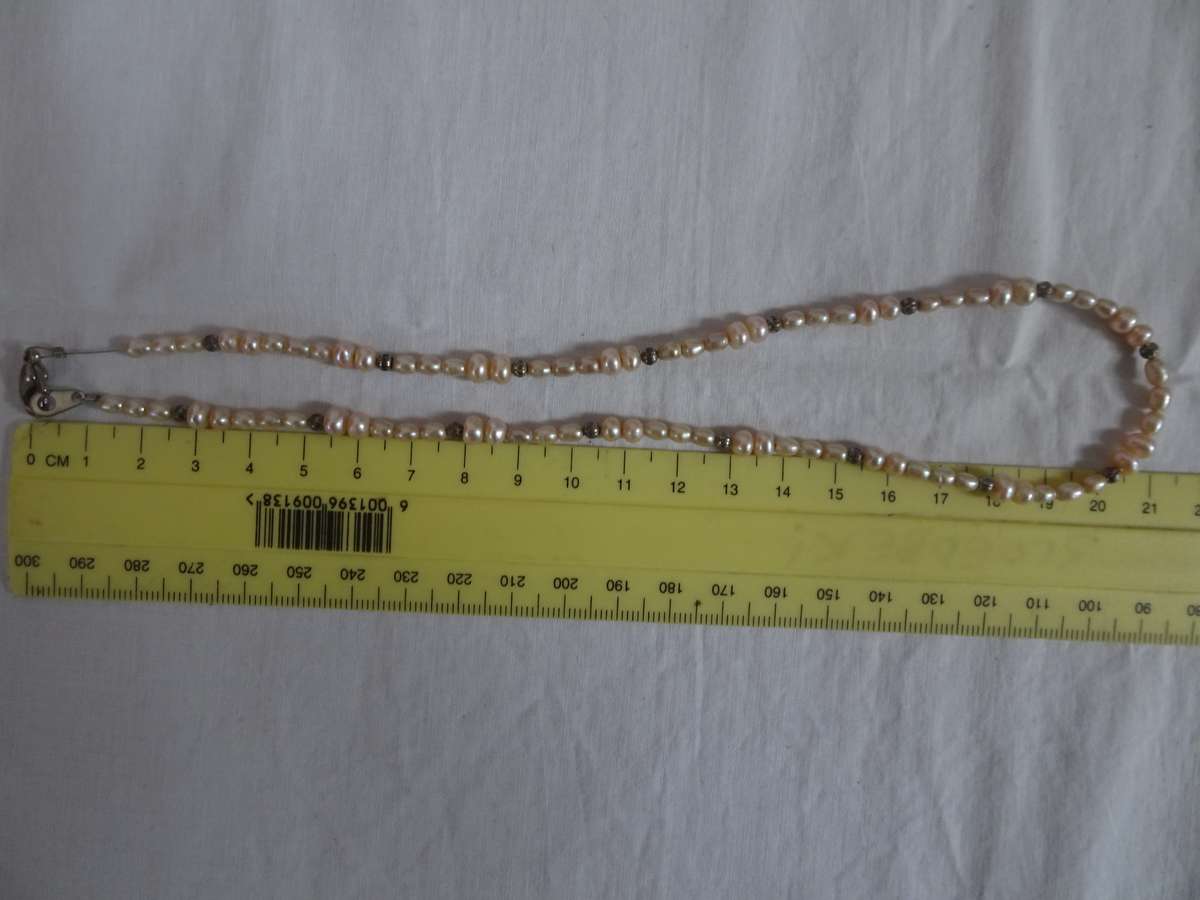 Gorgeous Vintage Fresh Water Pearl Necklace  - In Good Condition