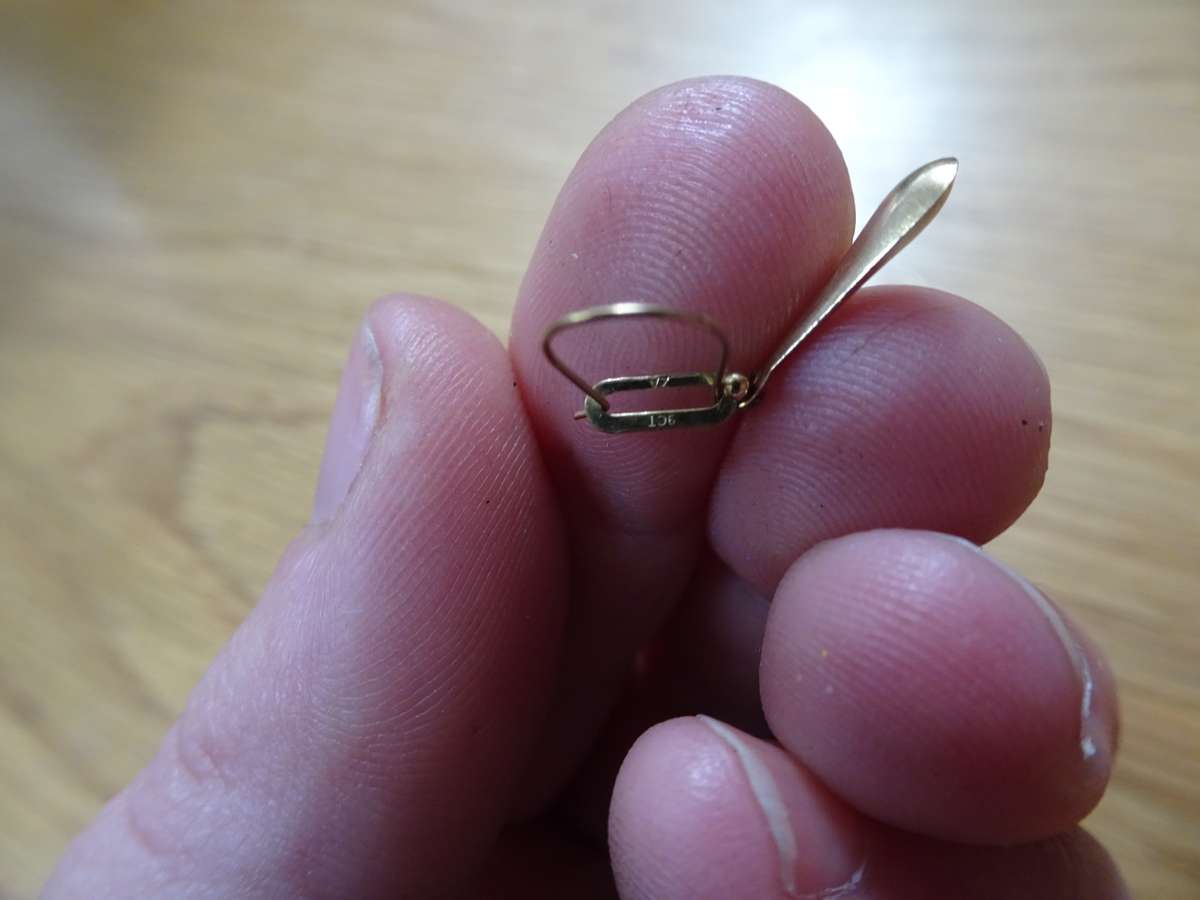 Gorgeous Pair Of 9ct Gold Tear Drop Women's Earrings - Clearly Marked 9ct - 0.4 Gram(Relisted Item)