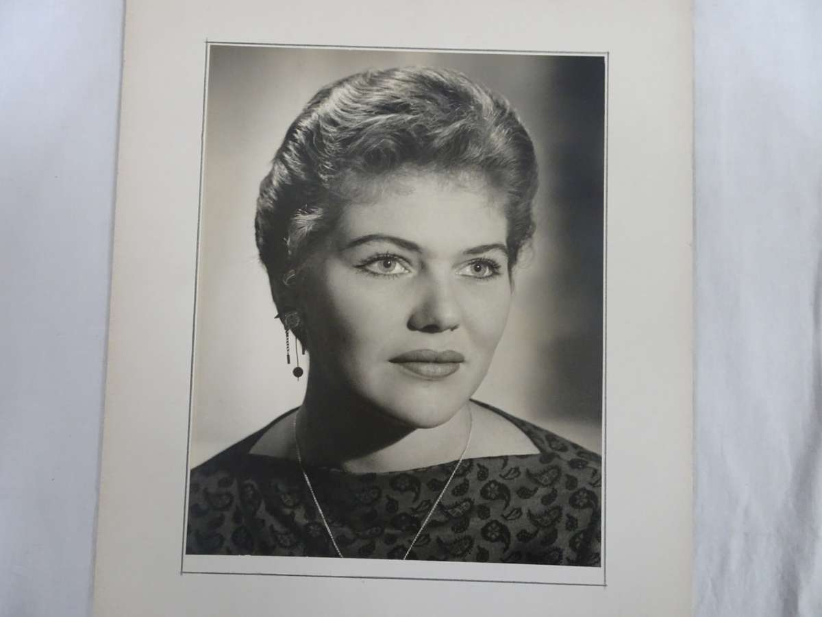 Stunning Set Of Eight Large Old Vintage Photos (1930's - 1960's) - Still In Good Condition