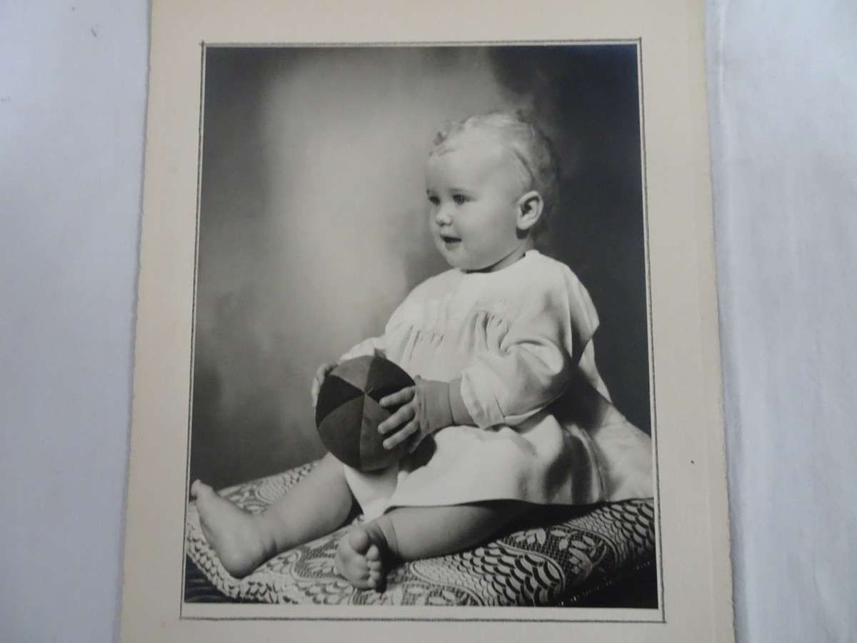 Stunning Set Of Eight Large Old Vintage Photos (1930's - 1960's) - Still In Good Condition