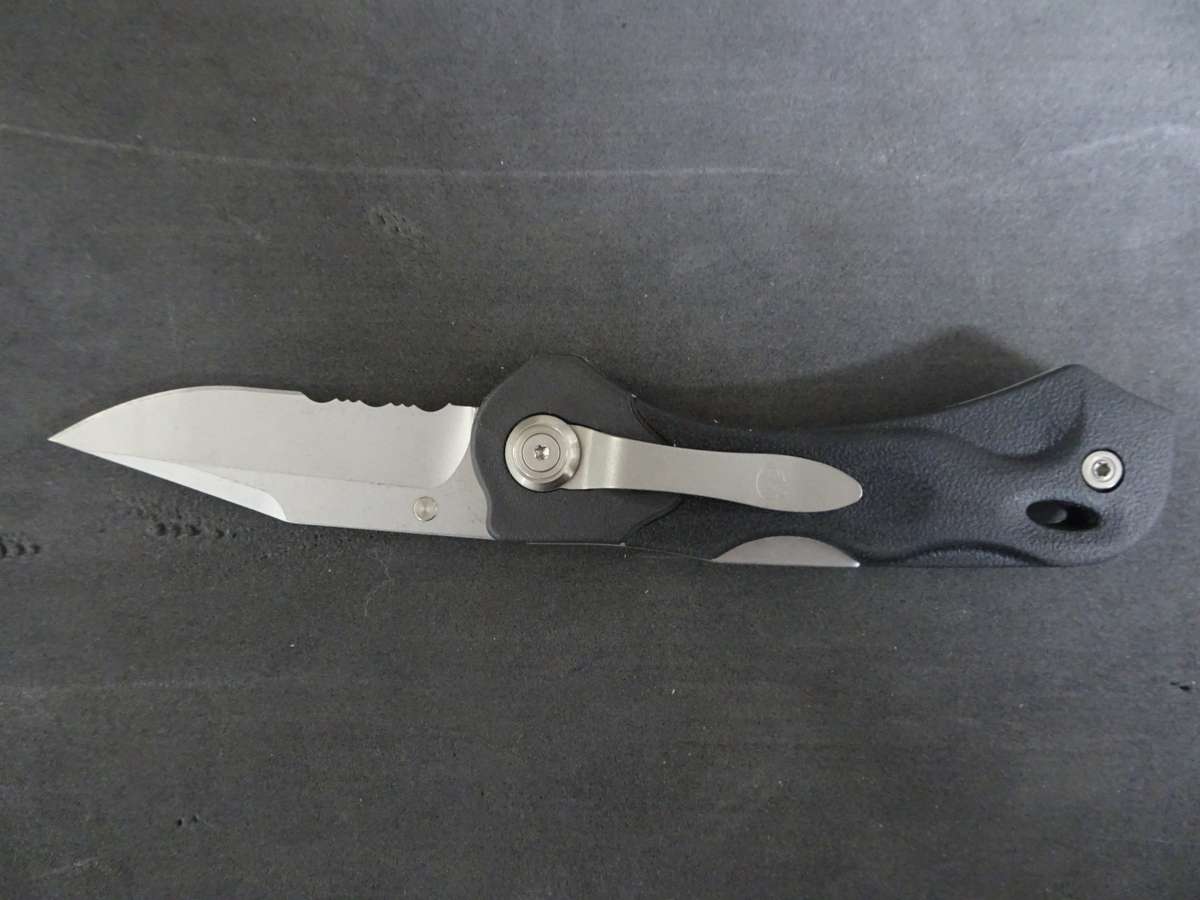Stunning Leatherman H501 Lock Back Knife With Serrated Blade - In Excellent Condition