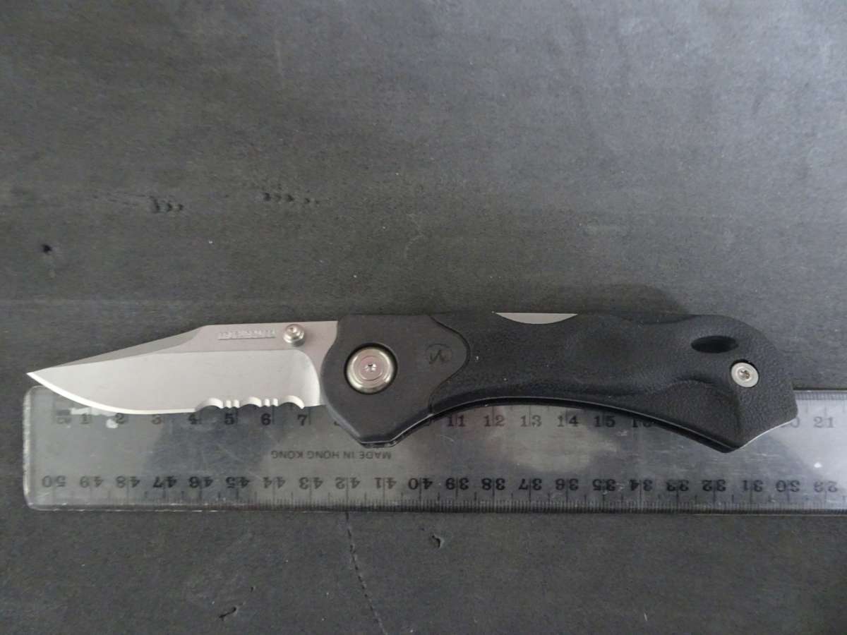 Stunning Leatherman H501 Lock Back Knife With Serrated Blade - In Excellent Condition