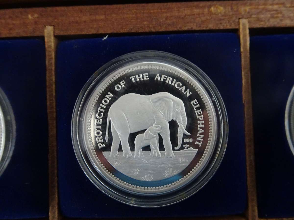 Sterling Silver Set Of Five 1993 Bank Of Uganda 2000 Shillings - Protection Of The Arican Elephant
