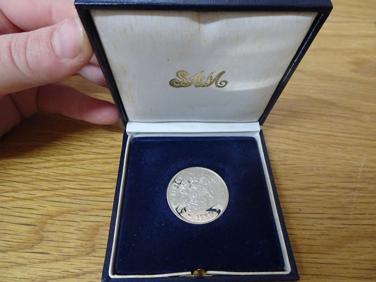 1988 South Africa Dias Silver One Rand Coin - In Original Case - In Excellent Condition