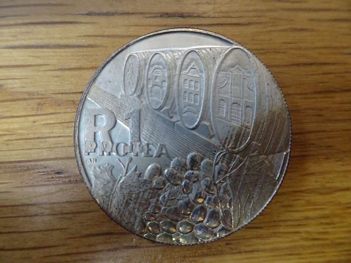 2000 South Africa Silver R1 Uncirculated Protea Year of Wine Industry Coin - Excellent Condition