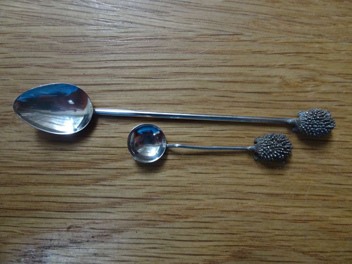2x Beautiful 925 Sterling Silver Spoons With Porcupines On The Stem - 13.8 Gram - Clearly Marked 925