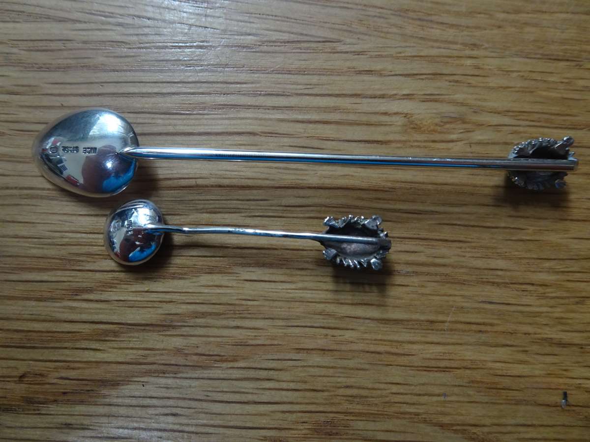 2x Beautiful 925 Sterling Silver Spoons With Porcupines On The Stem - 13.8 Gram - Clearly Marked 925