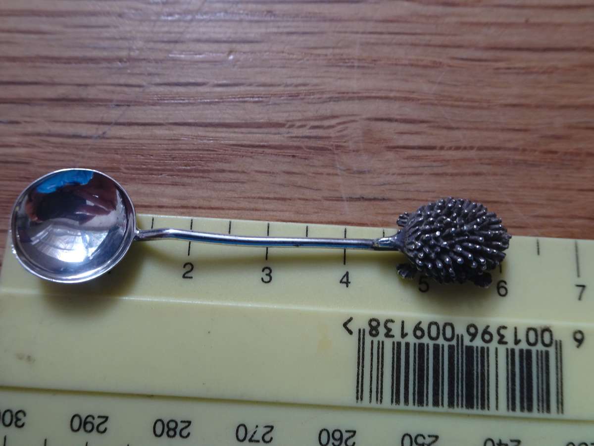 2x Beautiful 925 Sterling Silver Spoons With Porcupines On The Stem - 13.8 Gram - Clearly Marked 925