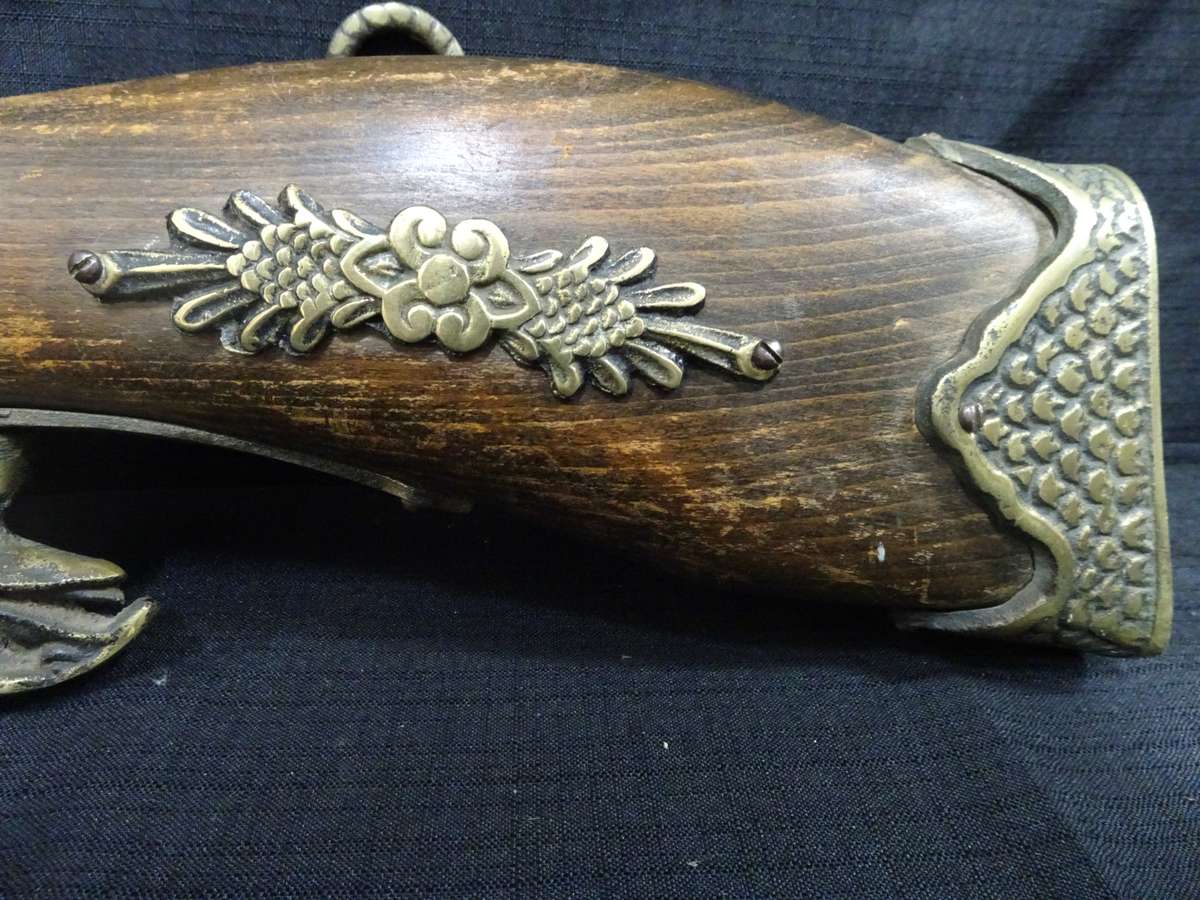 Vintage Replica Flint Lock Pistol With Brass Inlay - Made In England With Brass Mounting Brackets