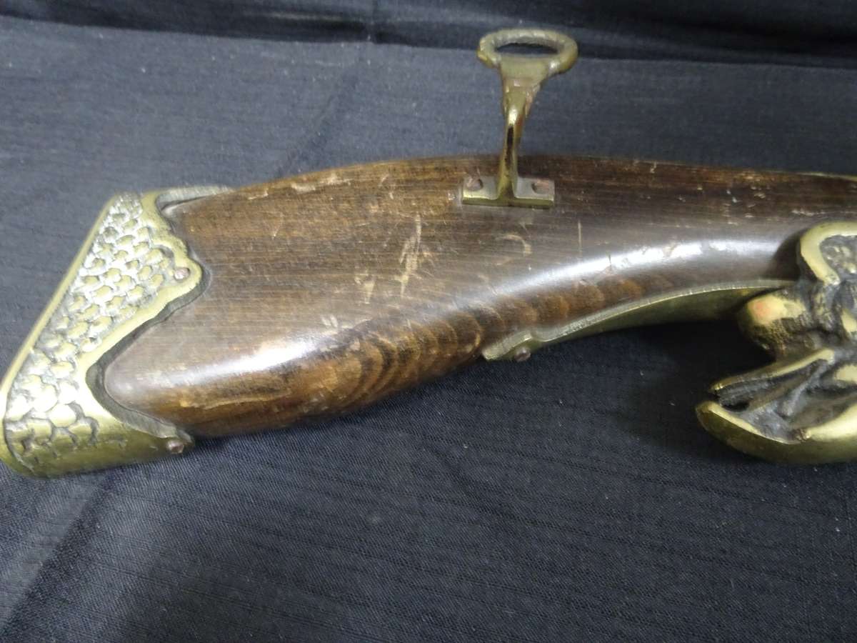 Vintage Replica Flint Lock Pistol With Brass Inlay - Made In England With Brass Mounting Brackets