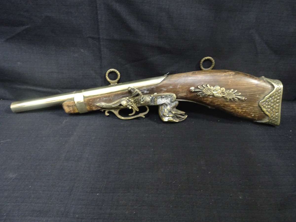 Vintage Replica Flint Lock Pistol With Brass Inlay - Made In England With Brass Mounting Brackets