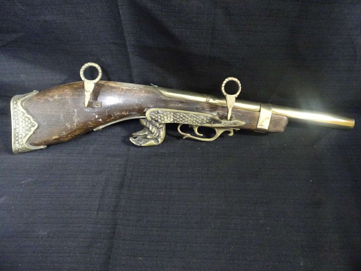 Vintage Replica Flint Lock Pistol With Brass Inlay - Made In England With Brass Mounting Brackets