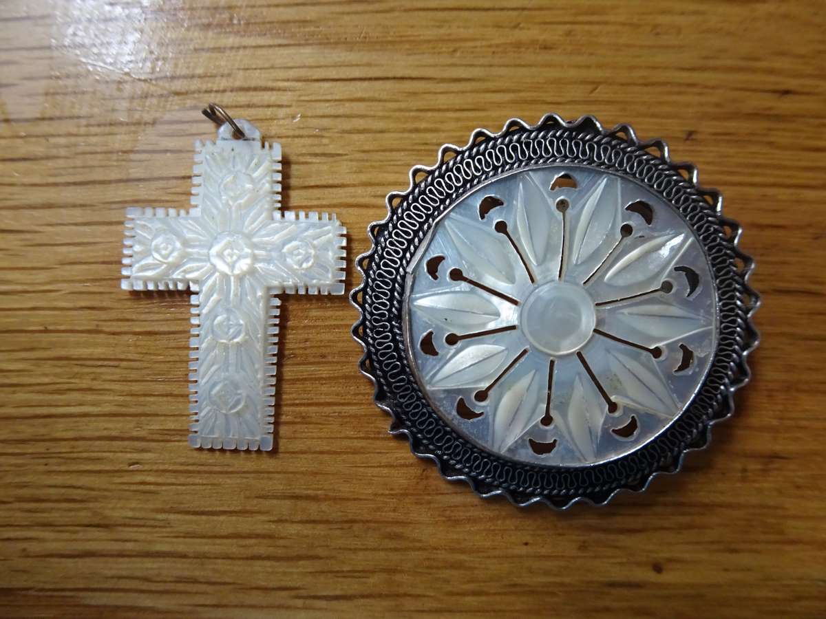 Beautiful 925 Sterling Silver Bethlehem Mother Of Pearl Brooch And a Pendant - 8.8 Gram