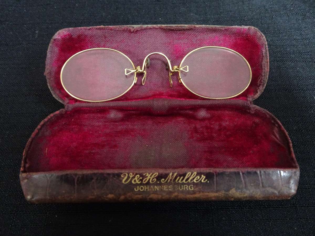 Stunning Vintage 1900 - 1930's Pinz Nez Spectacles with Case - Secondhand Condition
