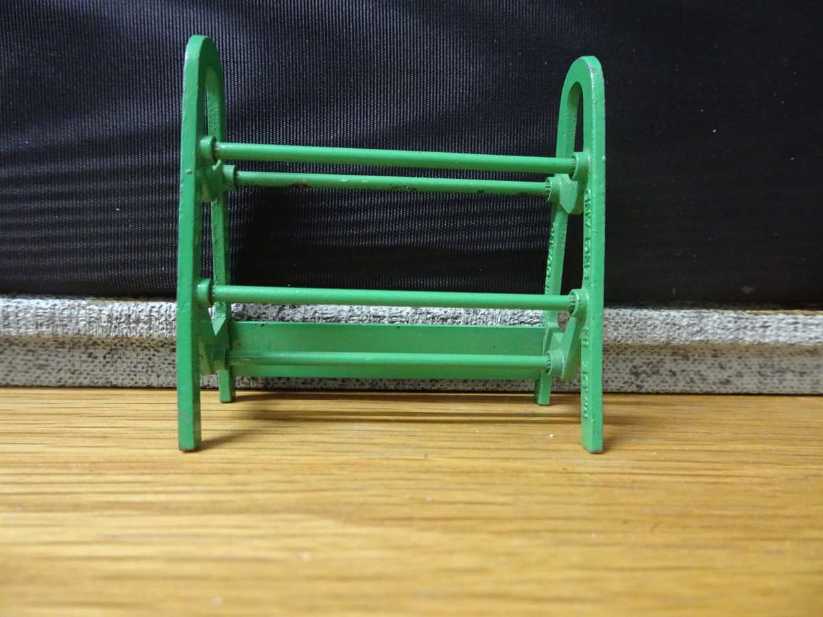 Vintage Dinky 786 Service Station "Dunlop" Tyre Rack - I n Good Condition