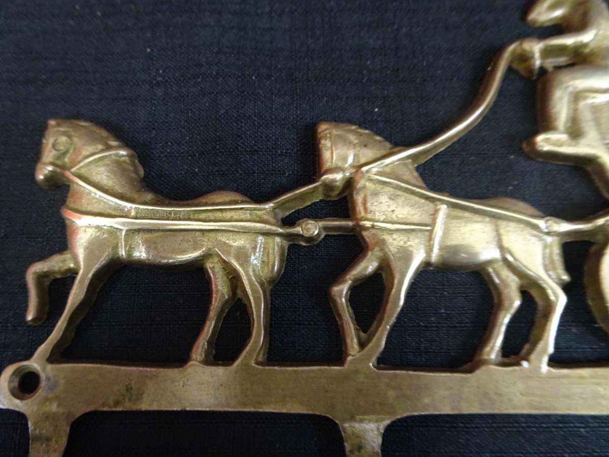 Stunning Vintage Solid Brass Horse & Carriage 4 Hook Wall Hanging Key Holder - Excellent Condition
