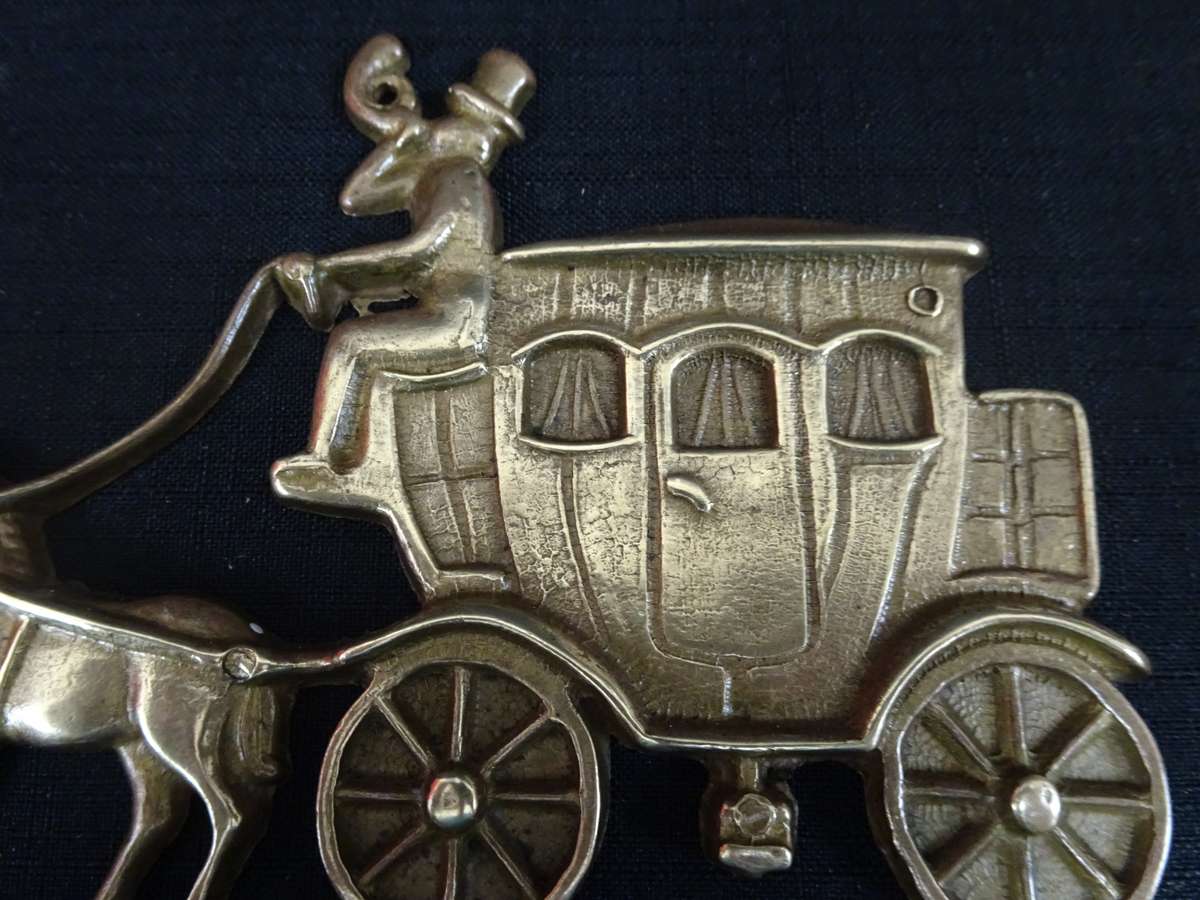 Stunning Vintage Solid Brass Horse & Carriage 4 Hook Wall Hanging Key Holder - Excellent Condition
