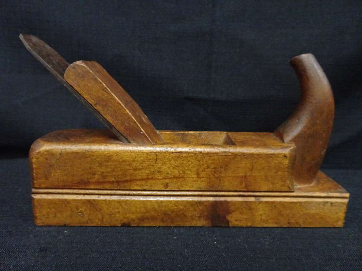 Vintage Continental Horned Smoothing Wood Working Plane - In Good Condition