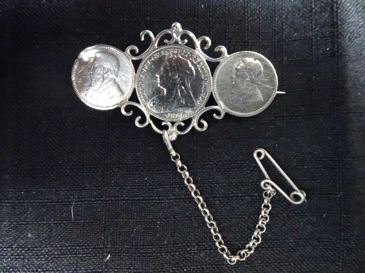 Stunning Silver POW Brooch With Two ZAR Coins,Three Pence 1896 And One British Six Pence 1897-9Grams