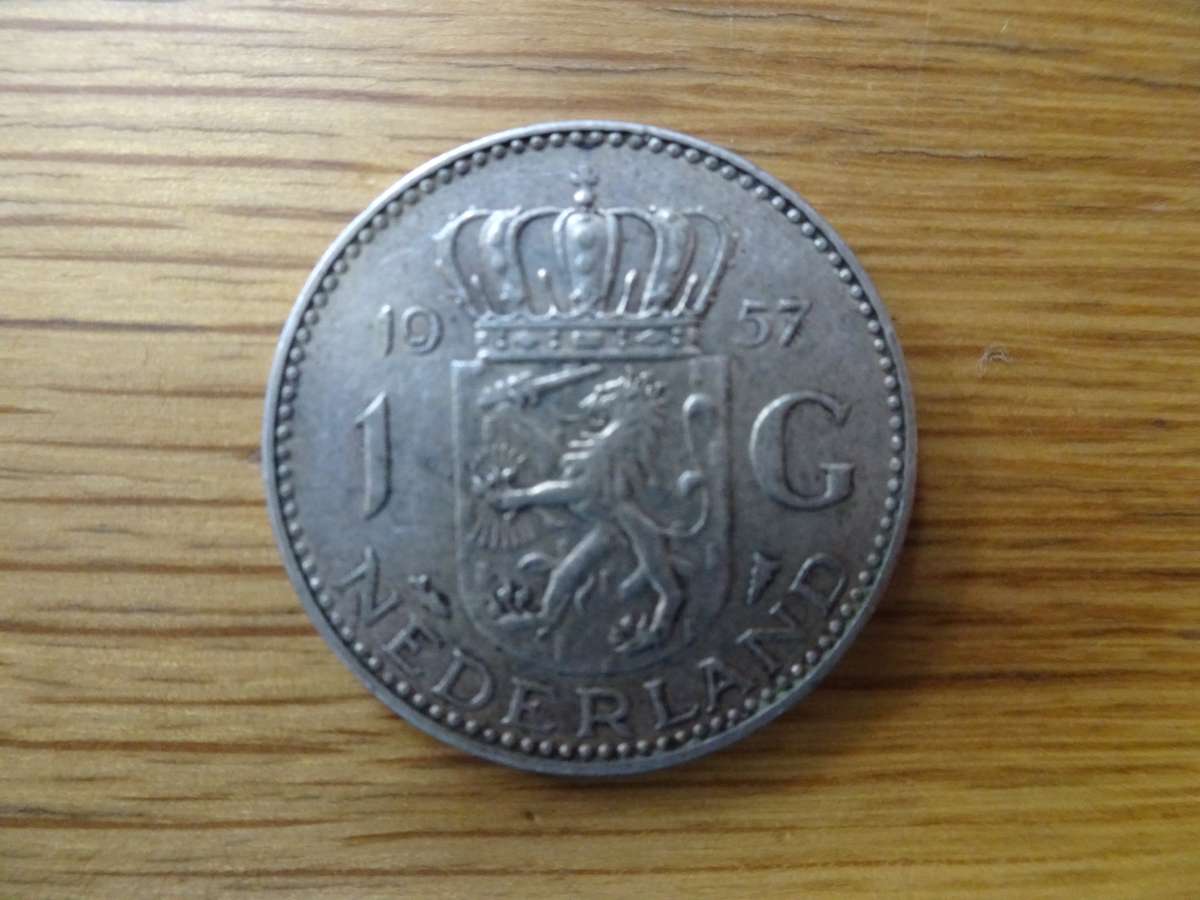 1957 Juliana Dutch Silver One Gulden (1G) - In Good Condition