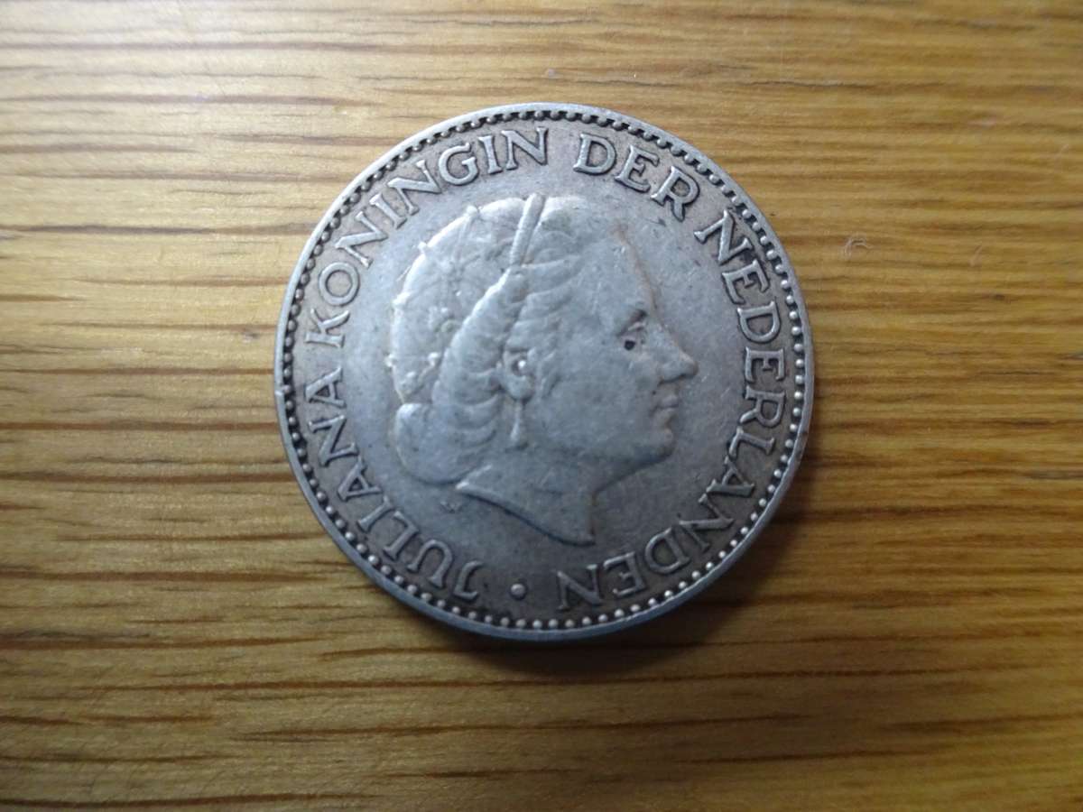 1957 Juliana Dutch Silver One Gulden (1G) - In Good Condition