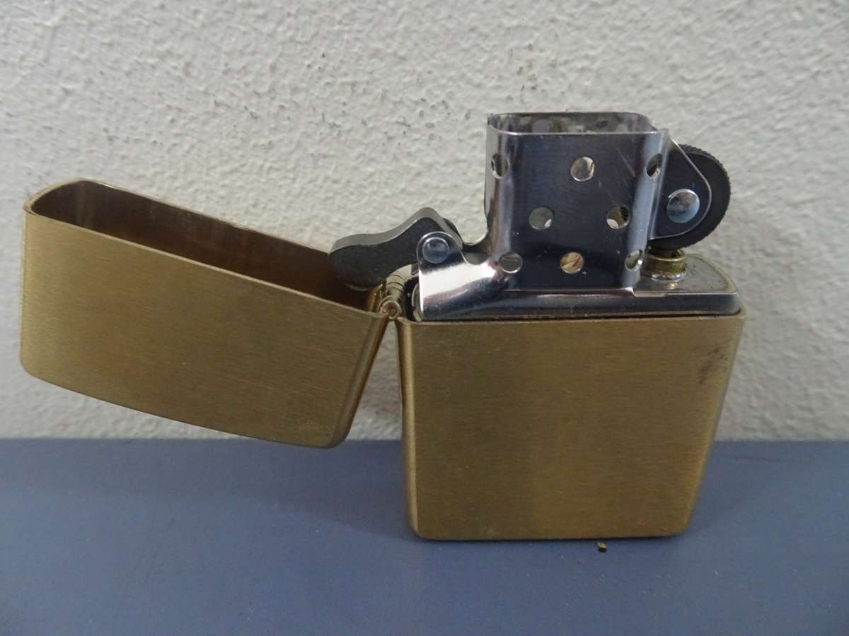 Stunning Genuine Zippo Lighter (Armor Case) - Bradford, PA. Made In U.S.A - In Original Box