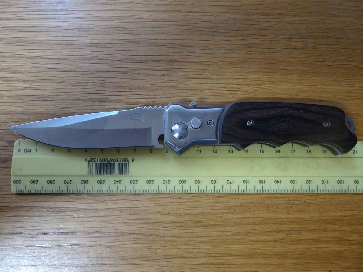 Stunning Flick Hunting Pocket Knife - In Very Good Condition
