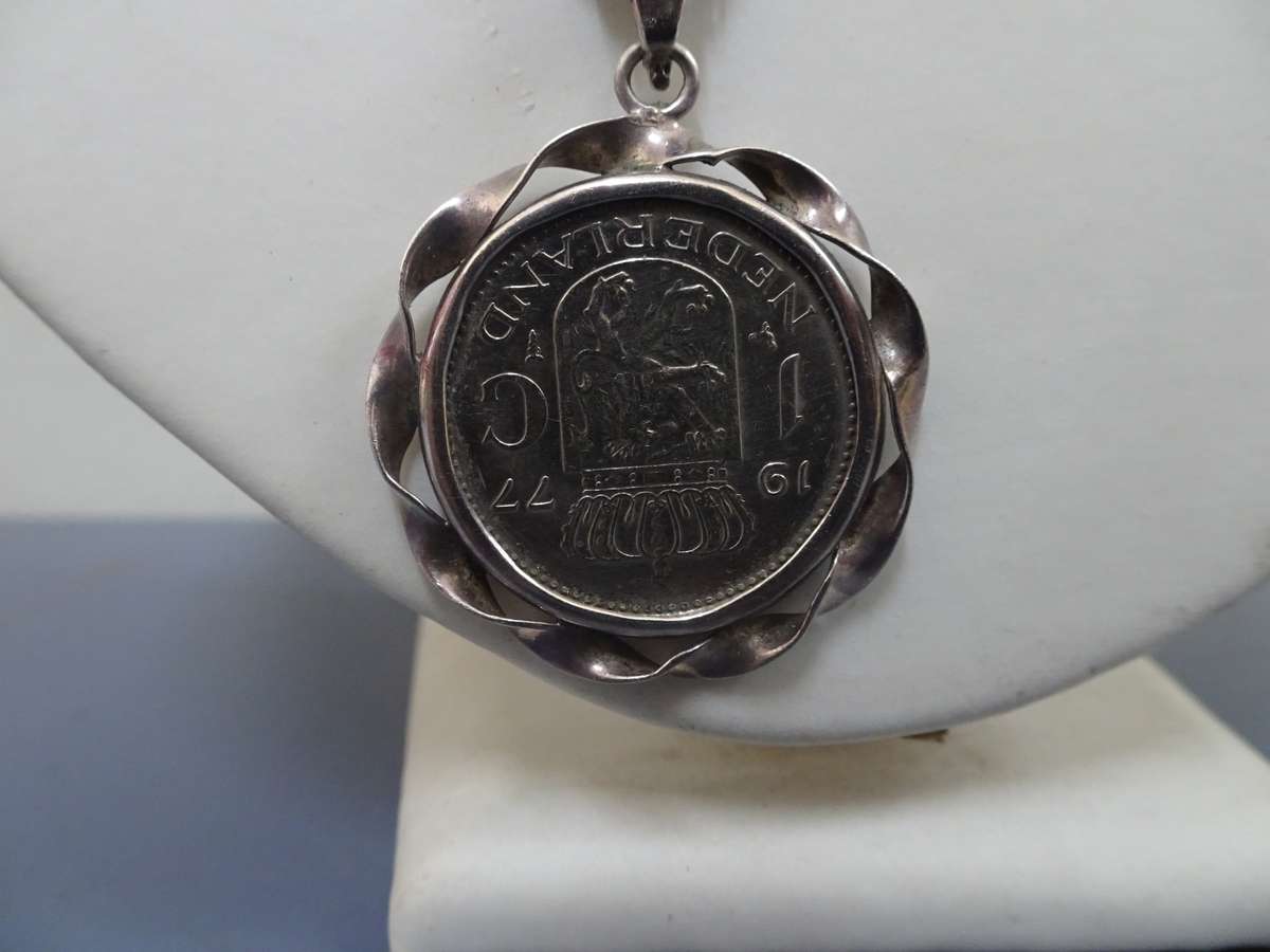 Stunning Silver (925) Rope Chain With 1977 Nederlands One Gulden Coin Silver Pendant-See Description